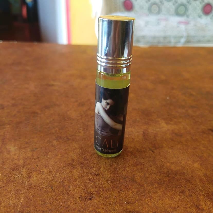 OotyMade CALI Attar Roll-On 8ml view 3