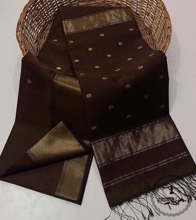 Beautiful Maheshwari Handloom Saree with Golden Jari Border & Intricate Butti view 10