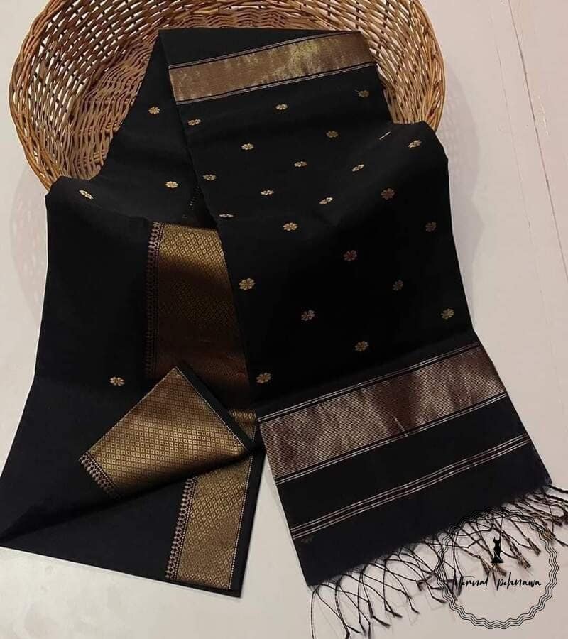 Beautiful Maheshwari Handloom Saree with Golden Jari Border & Intricate Butti view 6