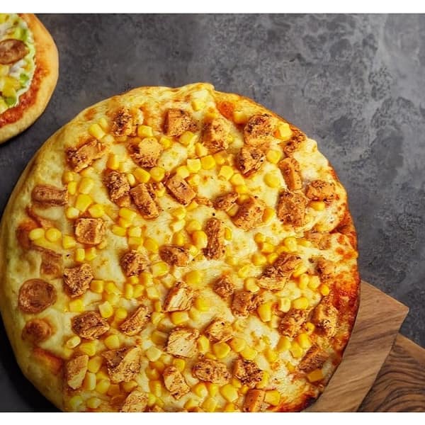 Chicken golden delight pizza