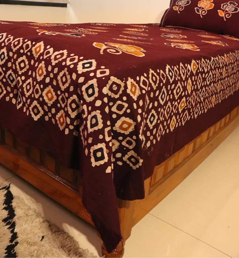 Handcrafted Batik Print Cotton Single Bed Sheet with Two Pillow Covers view 4