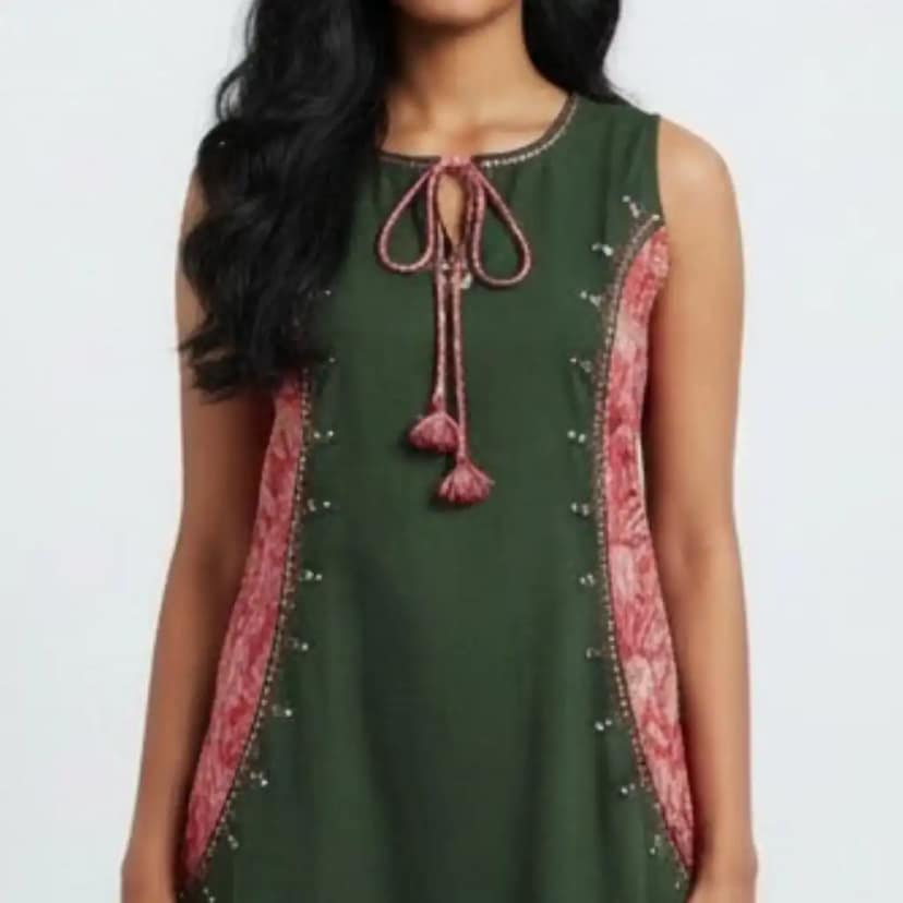 Handloom Cotton Two-Piece Co-Ord Set in Bottle Green view 4