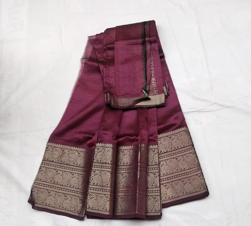 Wine Red Pure Handloom Kanjivaram Silk Saree With Allover Floral Butta And Contrast Rich Pallu view 3