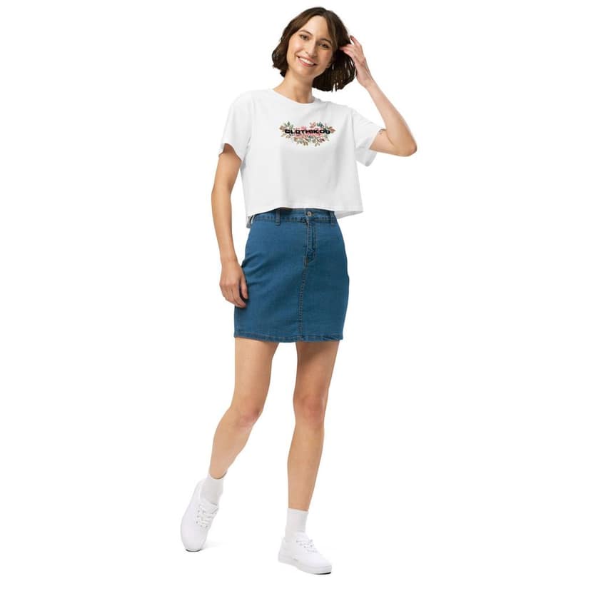 Women’s crop top view 6