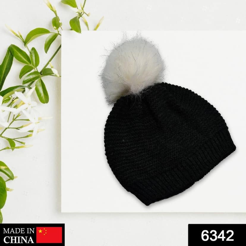 Men's and Women's Skull Slouchy Winter Woolen Knitted Black Inside Fur Beanie Cap. view 2
