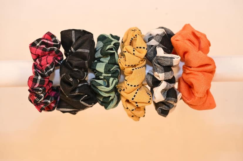 Plaid Scrunchie Set view 3