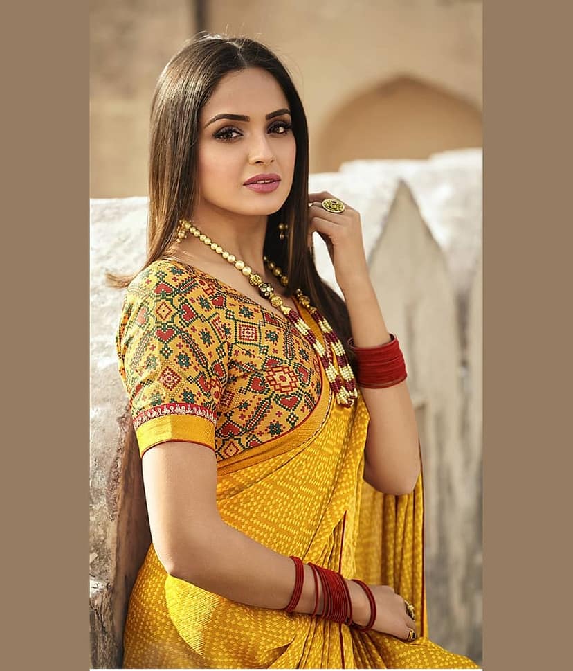 BLEESBURY Chiffon Printed Saree With Unstitched Blouse Piece ( Yellow ) view 2