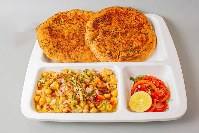 Masala (gol) chole kulche