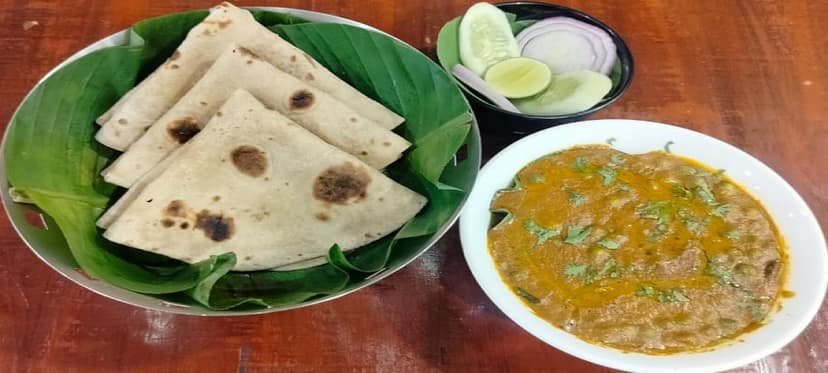 Chapati with green piece curry and salad combo