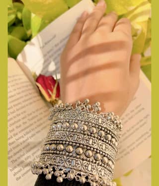 Samridhi DC Silver Bracelet ( Pack of 1 )