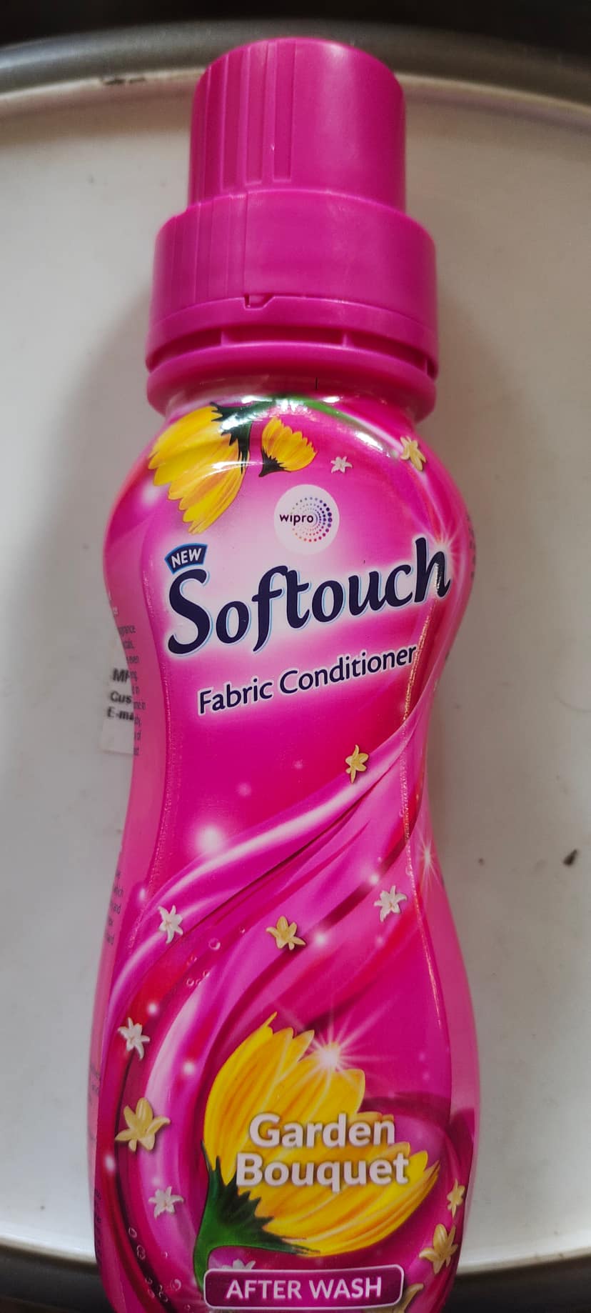 Softouch fabric conditioner garden bouquet pink