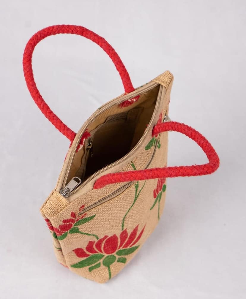 **Jute tote bag with red lotus flower print** view 3