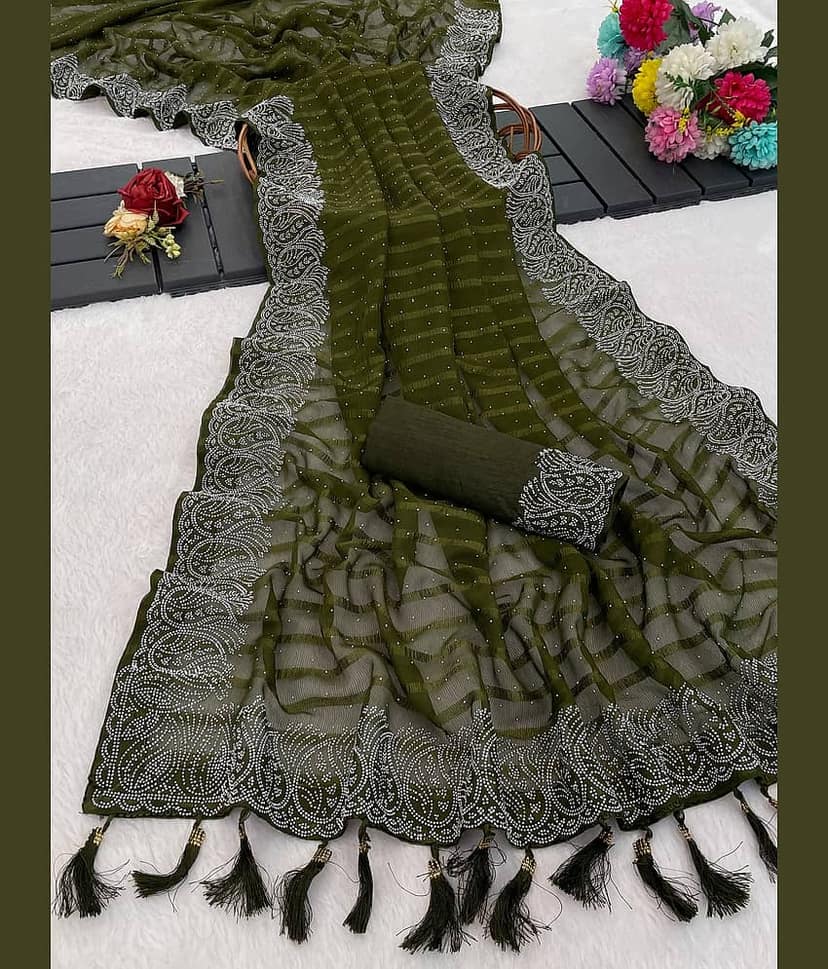 VEERAIVA Chiffon Dyed Regular Saree With Unstitched Blouse Piece ( Mint Green )