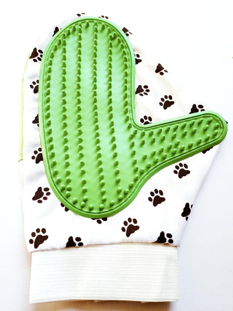 Q D Pet Hair Remover Grooming Glove Deshedding Massager Tool Brush Comb Grooming Gloves for Cat, Dog, Donkey, Horse, Rabbit, Pony, Monkey (Blue, Red, Green, Medium) view 8
