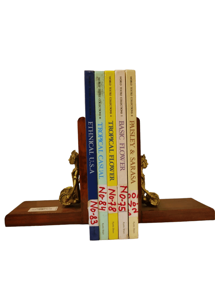 Jharcraft Bookend (man playing mandar) DK00674 view 2