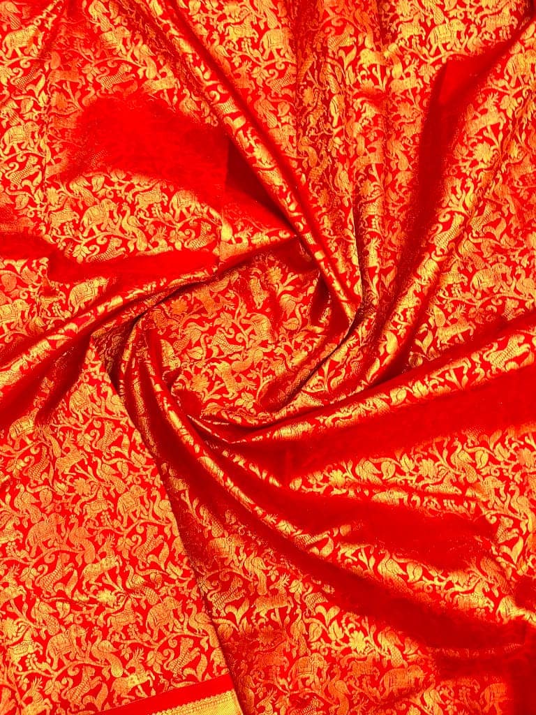Red Color Kanjivaram Pure Hand Weaved Silk Saree with Vanasingaram Pattern Small Border All Over Grand Zari Woven Saree view 3
