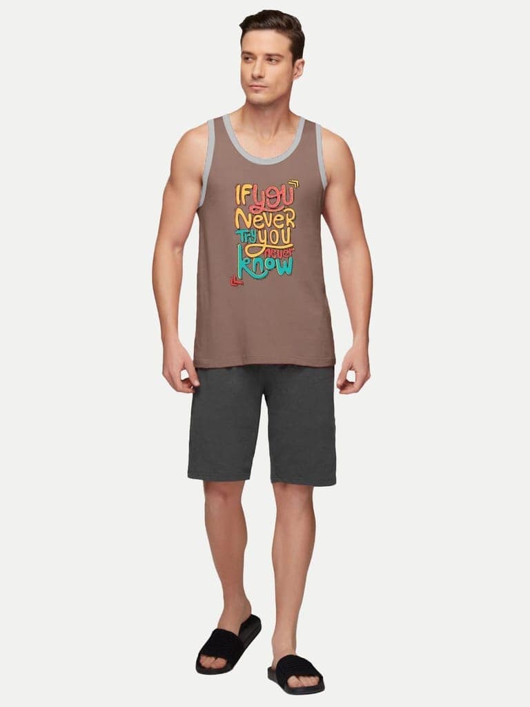 Men Sleeveless Printed Tanktop with Constrast Hem view 3
