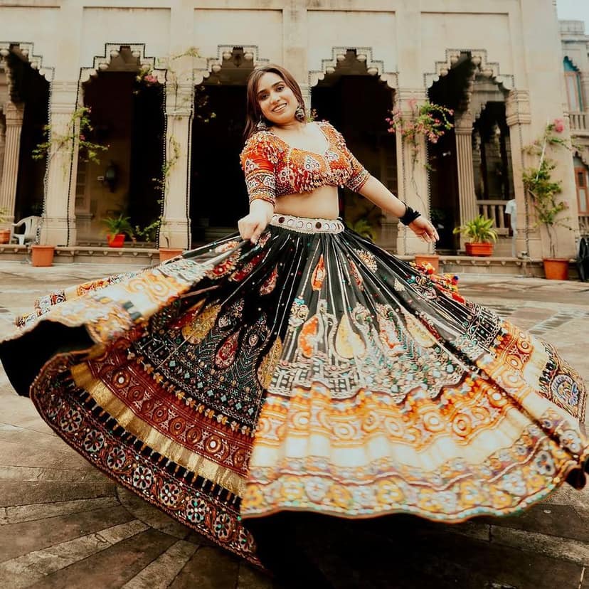 Red Black Navratri chaniya choli Readymade Indian wedding Festival partywear lehenga choli for women view 4