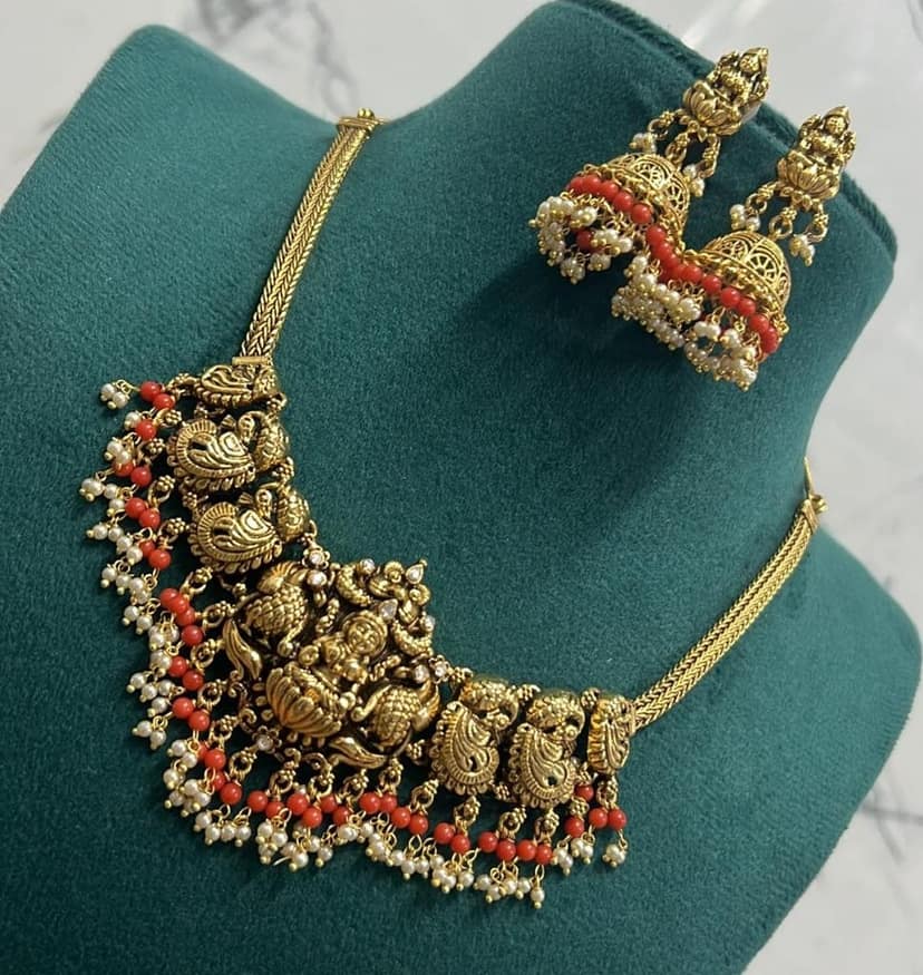 Gold-plated antique finish necklace set with kundan and pearl drops