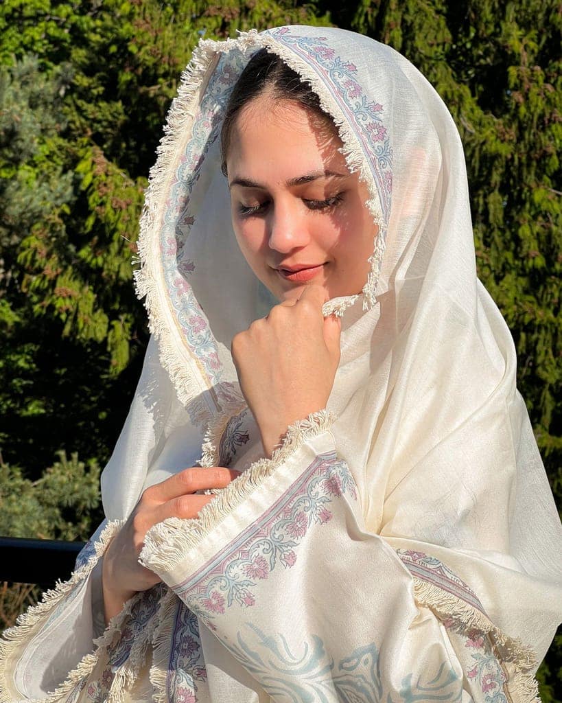 White Chanderi Kurta Set with Hand-Painted Motifs by Aagaaz Jaipur view 3