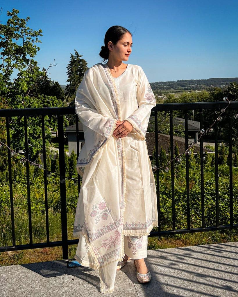 White Chanderi Kurta Set with Hand-Painted Motifs by Aagaaz Jaipur view 5