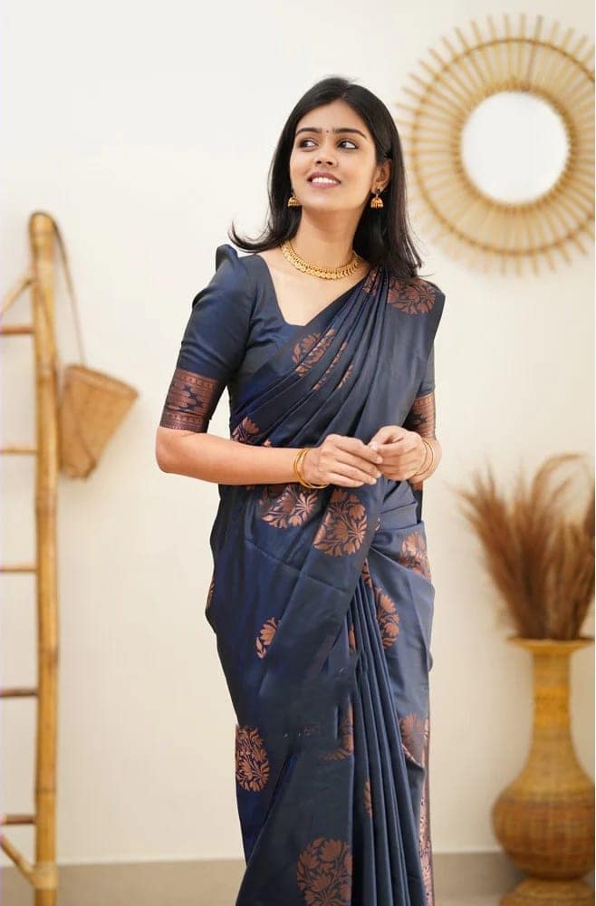 Women's Navy Blue Floral Jacquard Silk Saree With Blouse Piece view 3