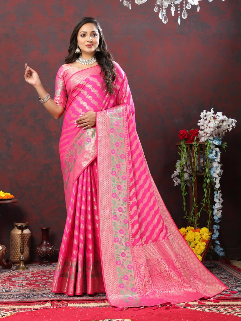 Yavira silk Women's Pink Handwoven Silk Saree view 2