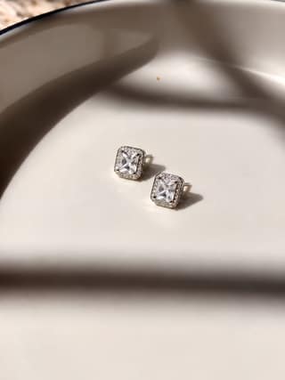 AXORA LIFE 925 Sterling Silver Emerald Sparkle Stud Earrings