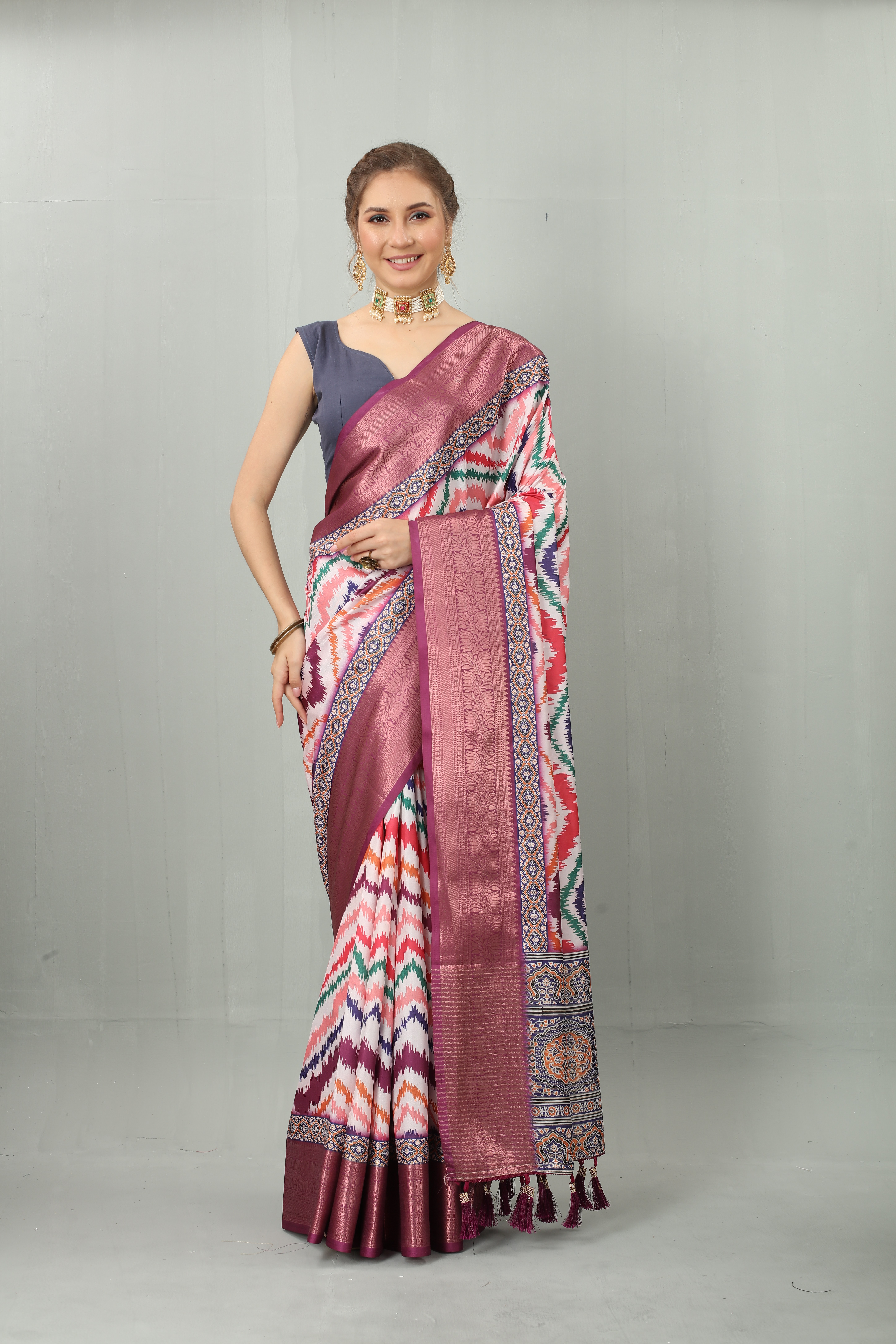 Yavira silk Women's Multi Graphics Jacquard Saree