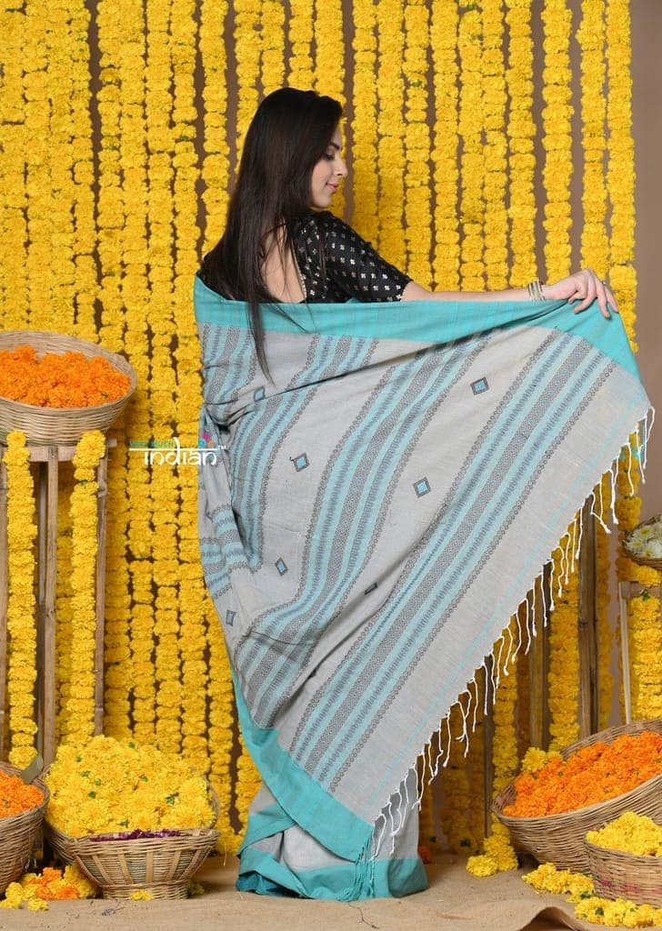 Rajsi ~ Handloom Pure Cotton Saree with Classic Border and Pallu~ grey view 4