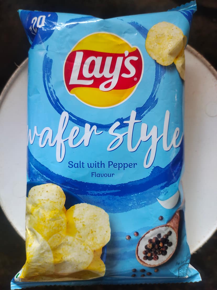 Lays wafer style salt with pepper flavour