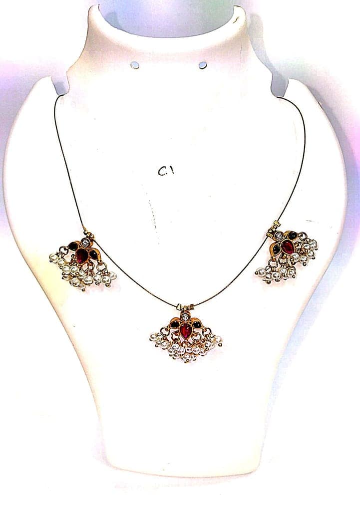 "Stunning Pearl and Ruby Gold Necklace Set"