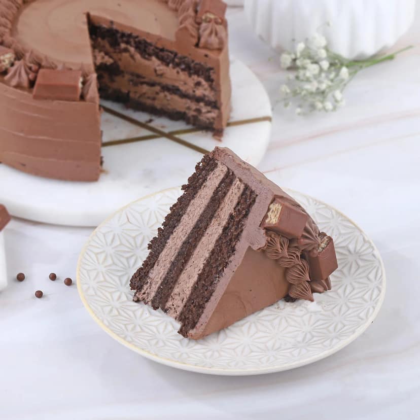 Kit Kat Crunch Cream Cake Half Kg view 3
