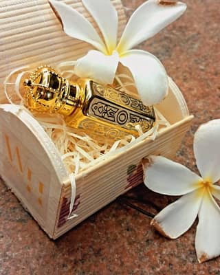 Sophia "Crafted with Care: Golden Ornate Perfume Bottle - A Treasure for Your Senses"