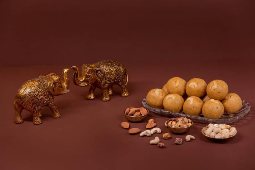 DESI MITAHARA's Besan Ladoo - Made with Besan, Caster Sugar & Cow Ghee - Traditional Indian Sweet - Healthy, Nutritious Snack - 480g Pack - No Artificial Colours - Suitable for All Ages view 2