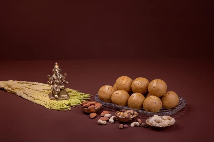 DESI MITAHARA's Besan Ladoo - Made with Besan, Caster Sugar & Cow Ghee - Traditional Indian Sweet - Healthy, Nutritious Snack - 480g Pack - No Artificial Colours - Suitable for All Ages view 4