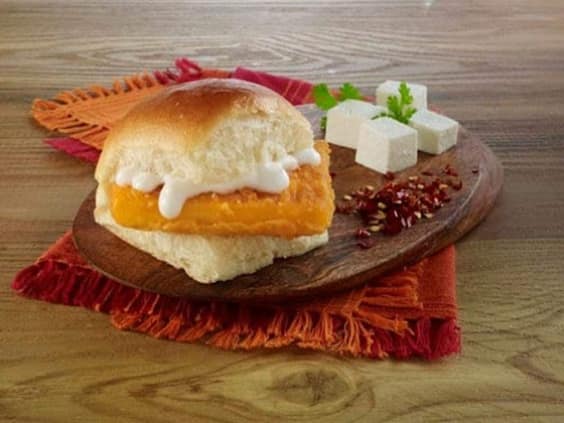 Paneer vada pav