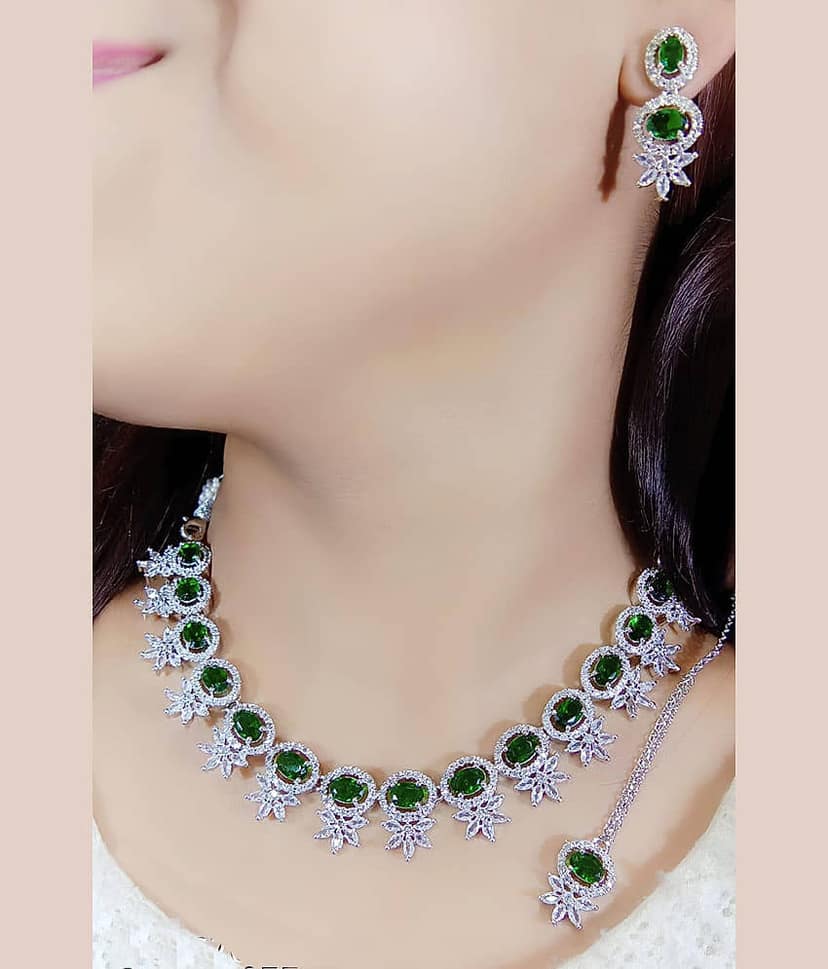 Ladymania Green Alloy Necklace Set ( Pack of 1 )