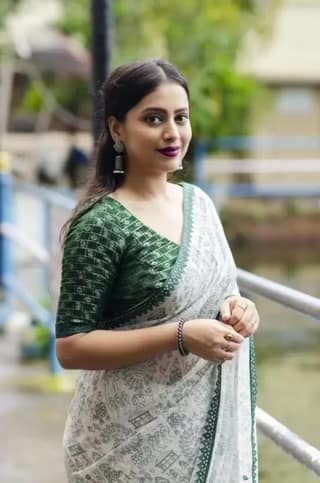 Printed Bollywood Georgette Saree (White, Green)