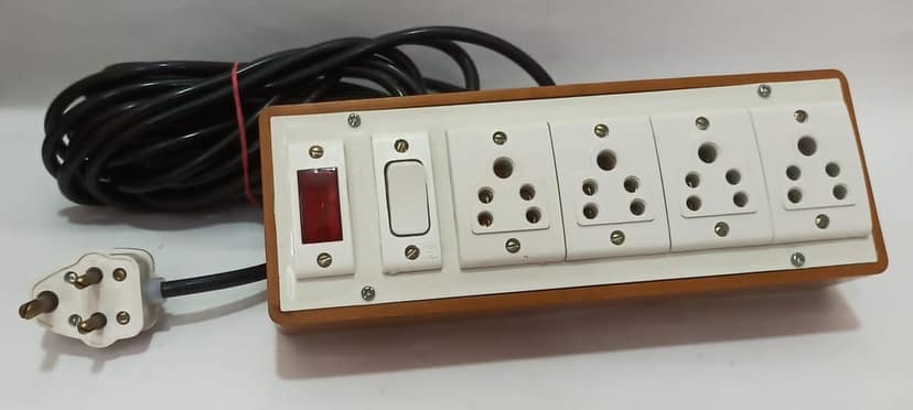 6A 4 Sockets (5 Pin Socket) & 1 Switch Extension Box with Indicator, 6A Plug & 5m Wire view 4