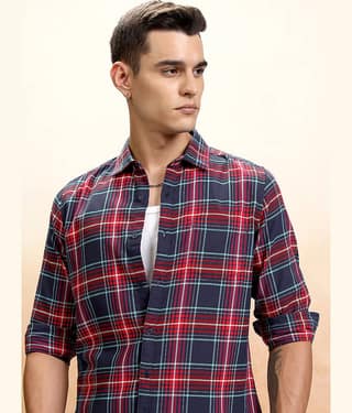 Highlander 100% Cotton Regular Fit Checks Full Sleeves Men's Casual Shirt - Navy Blue ( Pack of 1 )