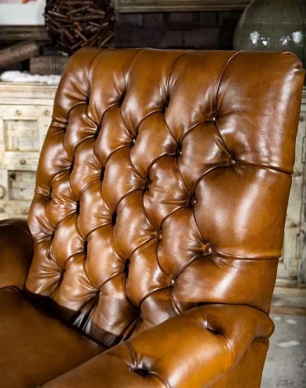 Tufted-Leather Wingchair with Armrest view 2
