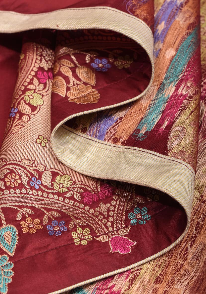Exquisite Scalloped Banarasi Katan Silk Saree with Trendy Meenakari design,Intricate Pallu and Zari | SILK MARK CERTIFIED view 5