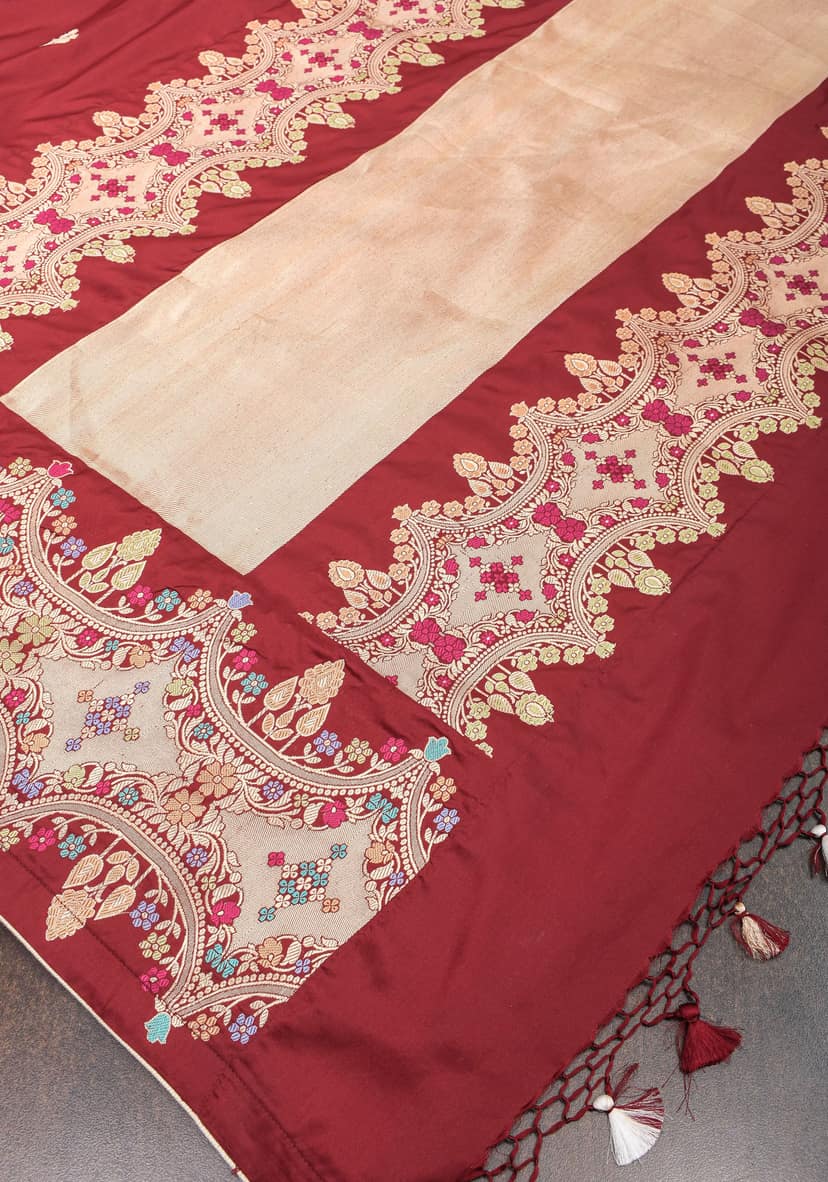Exquisite Scalloped Banarasi Katan Silk Saree with Trendy Meenakari design,Intricate Pallu and Zari | SILK MARK CERTIFIED view 9
