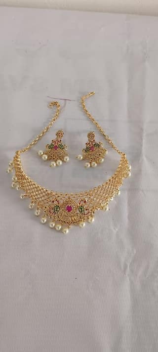 "Stunning Gold-Plated Kundan and Pearl Choker Necklace Set with Earrings"