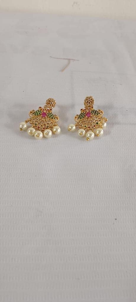 "Stunning Gold-Plated Kundan and Pearl Choker Necklace Set with Earrings" view 3