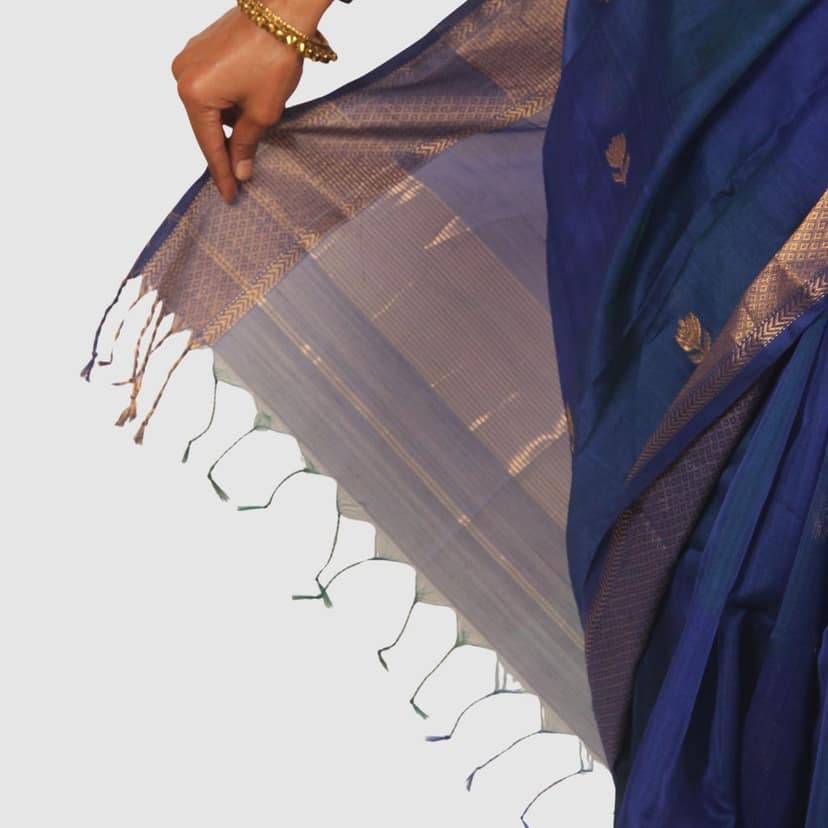 Royal Blue Maheshwari Silk Cotton Saree with Gold Zari Border view 4