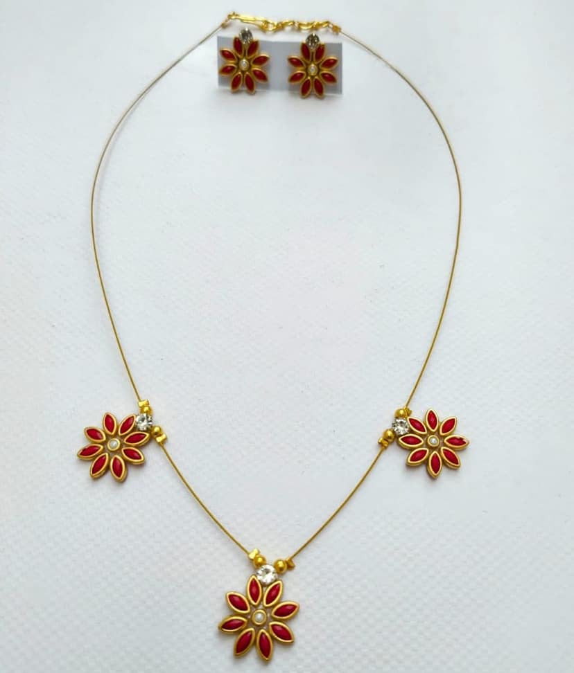 Floral Red Stone Necklace and Earrings Set (Red)