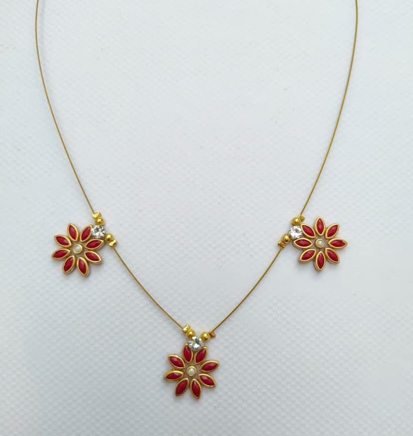 Floral Red Stone Necklace and Earrings Set (Red) view 2