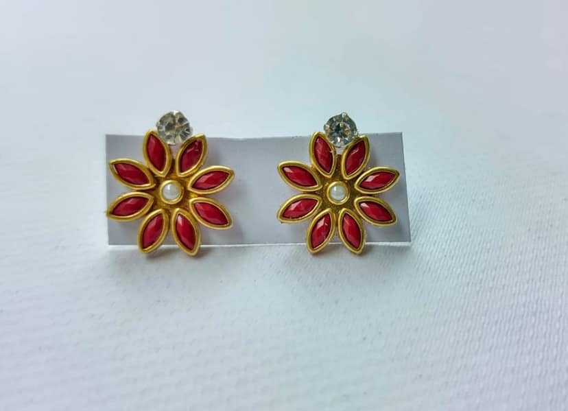 Floral Red Stone Necklace and Earrings Set (Red) view 3